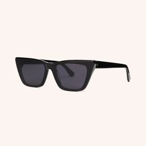 NEW DEZI Gato Sunglasses in Black
